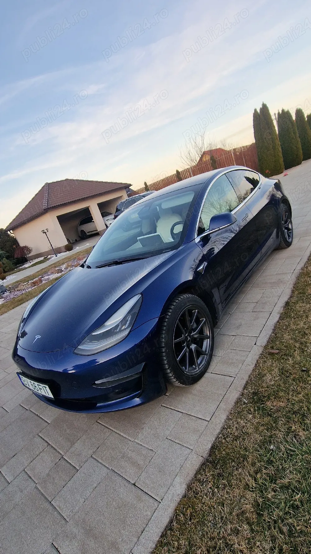 tesla 3 long range dual motor 4x4 470 cai interior alb