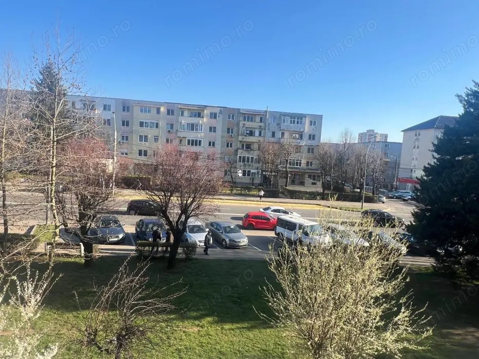 Vintage apartament 4 camere, B-dul București / Regele Mihai,decomandat etaj 2