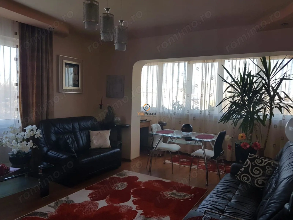 Central   Punctele Cardinale   Decomandat cu 3 Camere   80 MP
