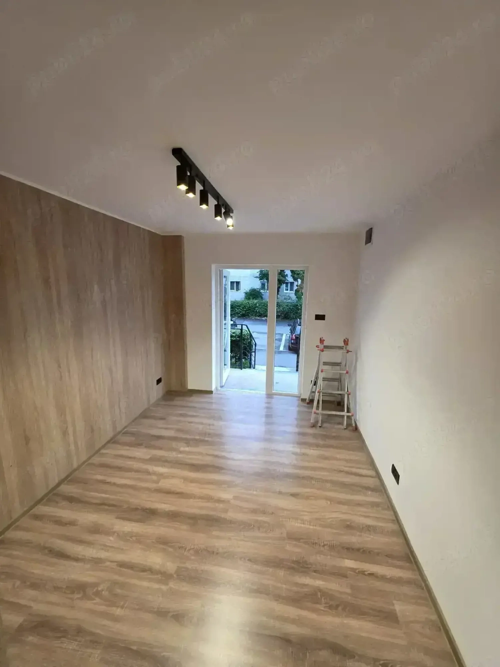 închiriez spatiu comercial 14 mp Manastur