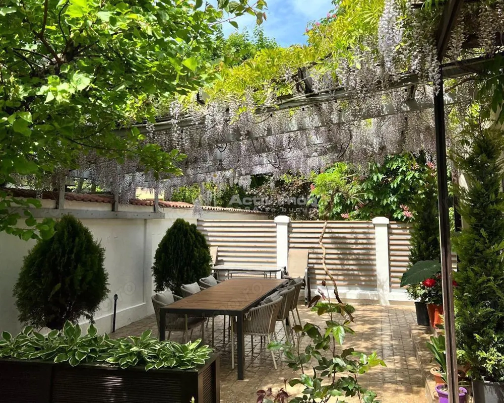 Casa nemobilata - Voluntari - 7 camere - 4 bai - 355mp - 400mp teren