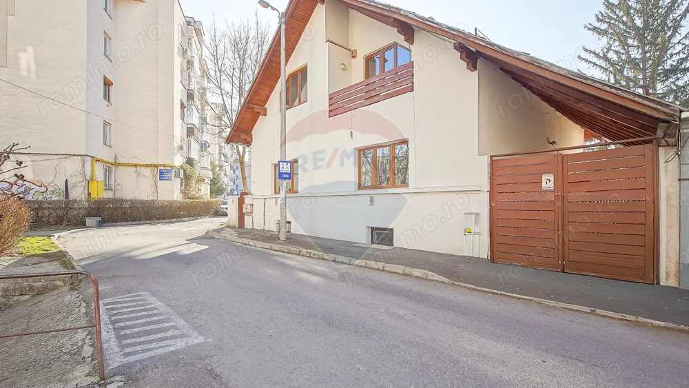 Casă / Vilă cu 9 camere de închiriat în zona Centrul Civic!