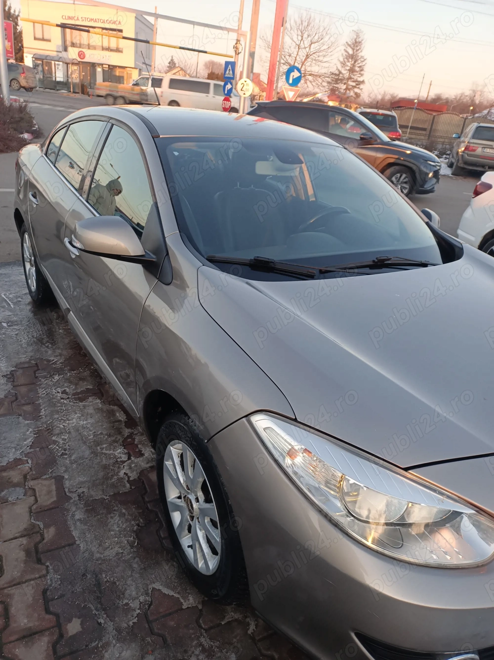Închiriez Renault fluence 