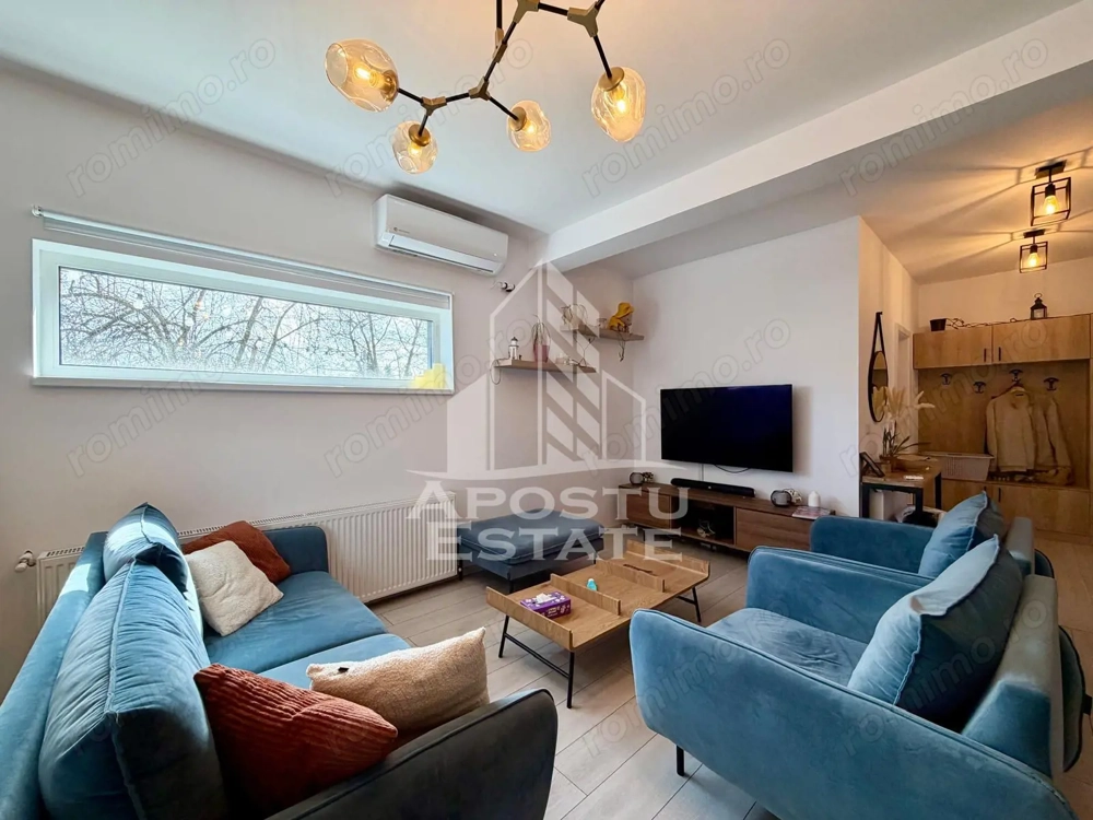 Jumatate de Duplex de vanzare, panouri solare, 95 mpu, Sanandrei