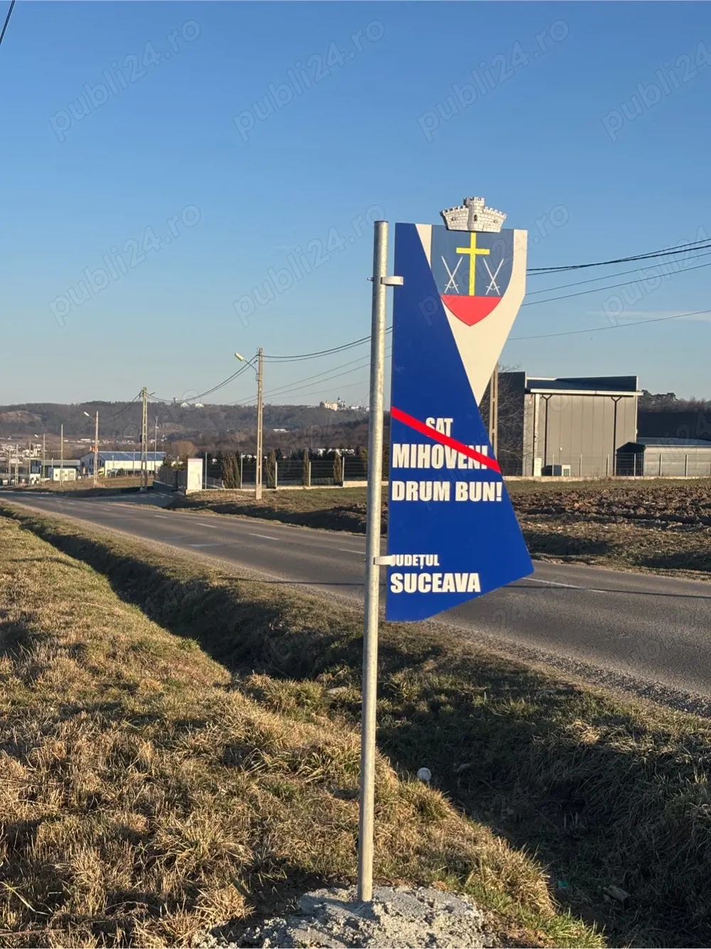 vand teren intravilan la intrare in loc Mihoveni