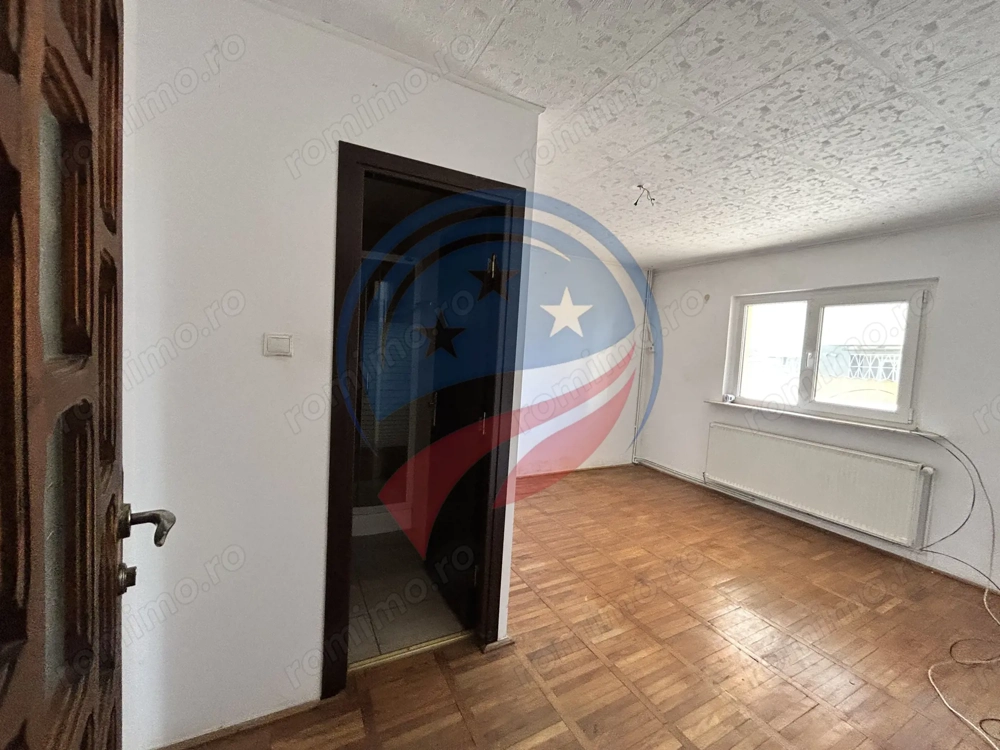 Vilă spațioasă D+P+E+M, 400 mp | Curte generoasă 400 mp | 3 intrări