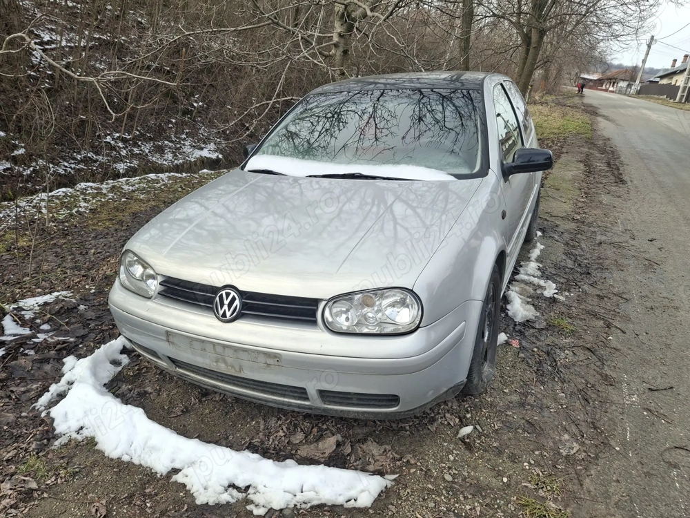 Dezmembrez  golf 4  1.6 sr