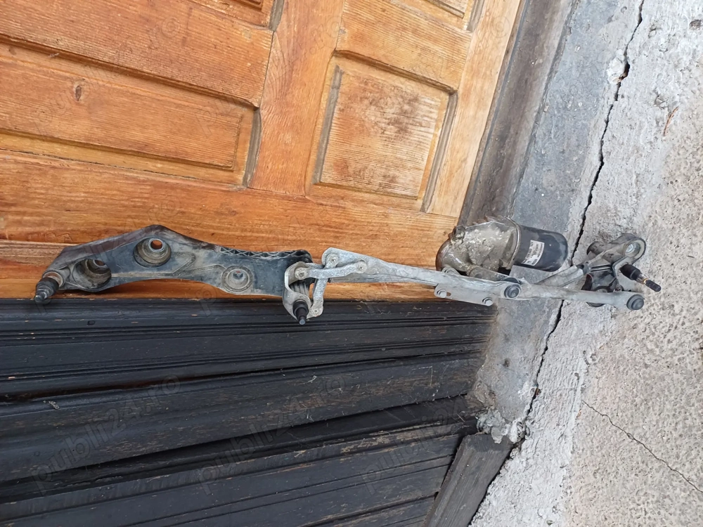 Vând asamblu ştergătoare BMW E60