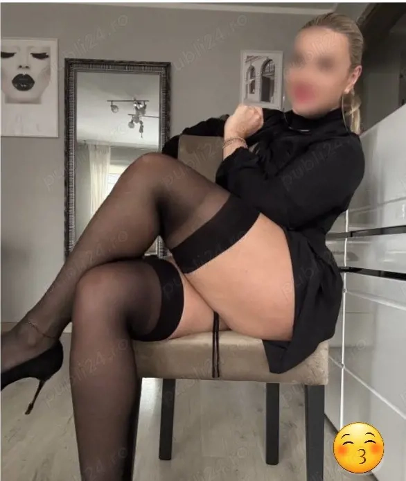 Blondă cu forme,Fără grabă!