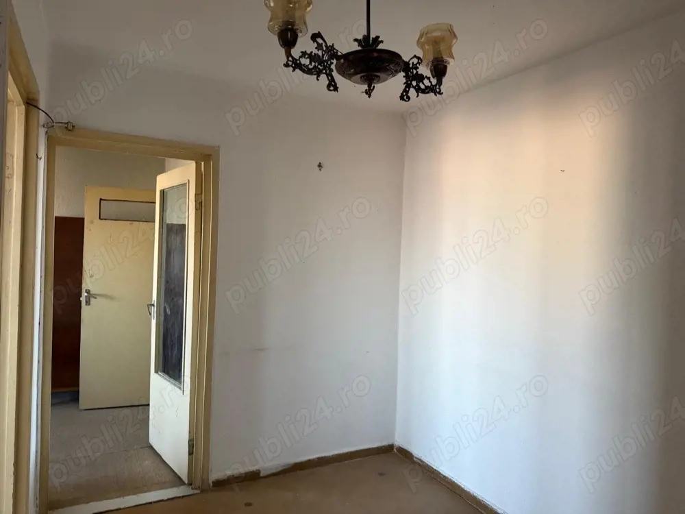 Proprietar -Apartament 3 camere decomandat  Zona Vlaicu , central