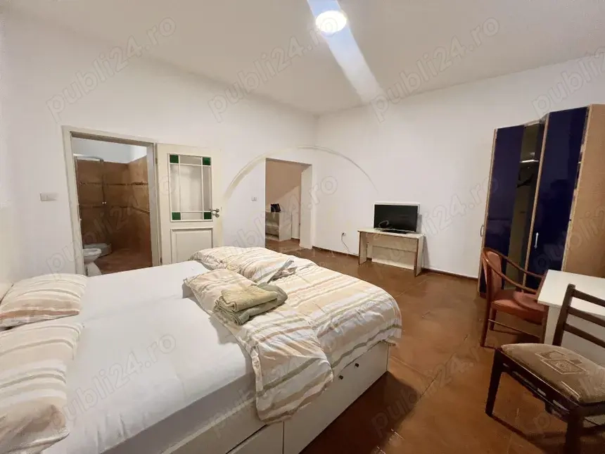 Închiriez cameră la casa 