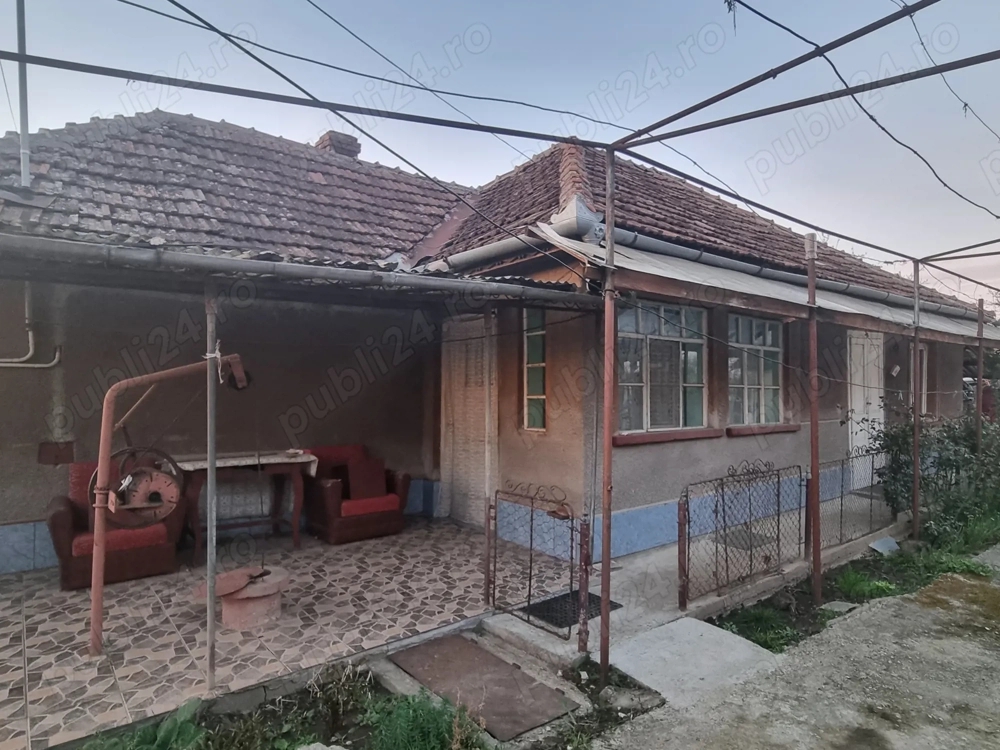 Se vinde casa veche
