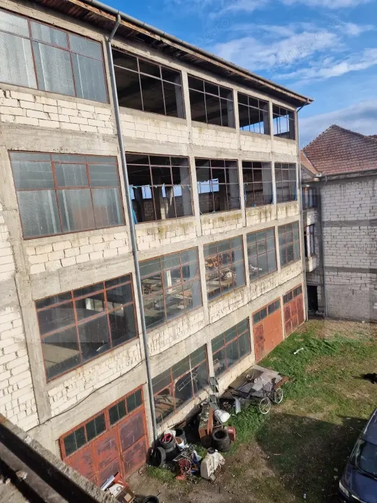 Oportunitate rară de investiție: clădire industrială cu teren generos, Freidorf