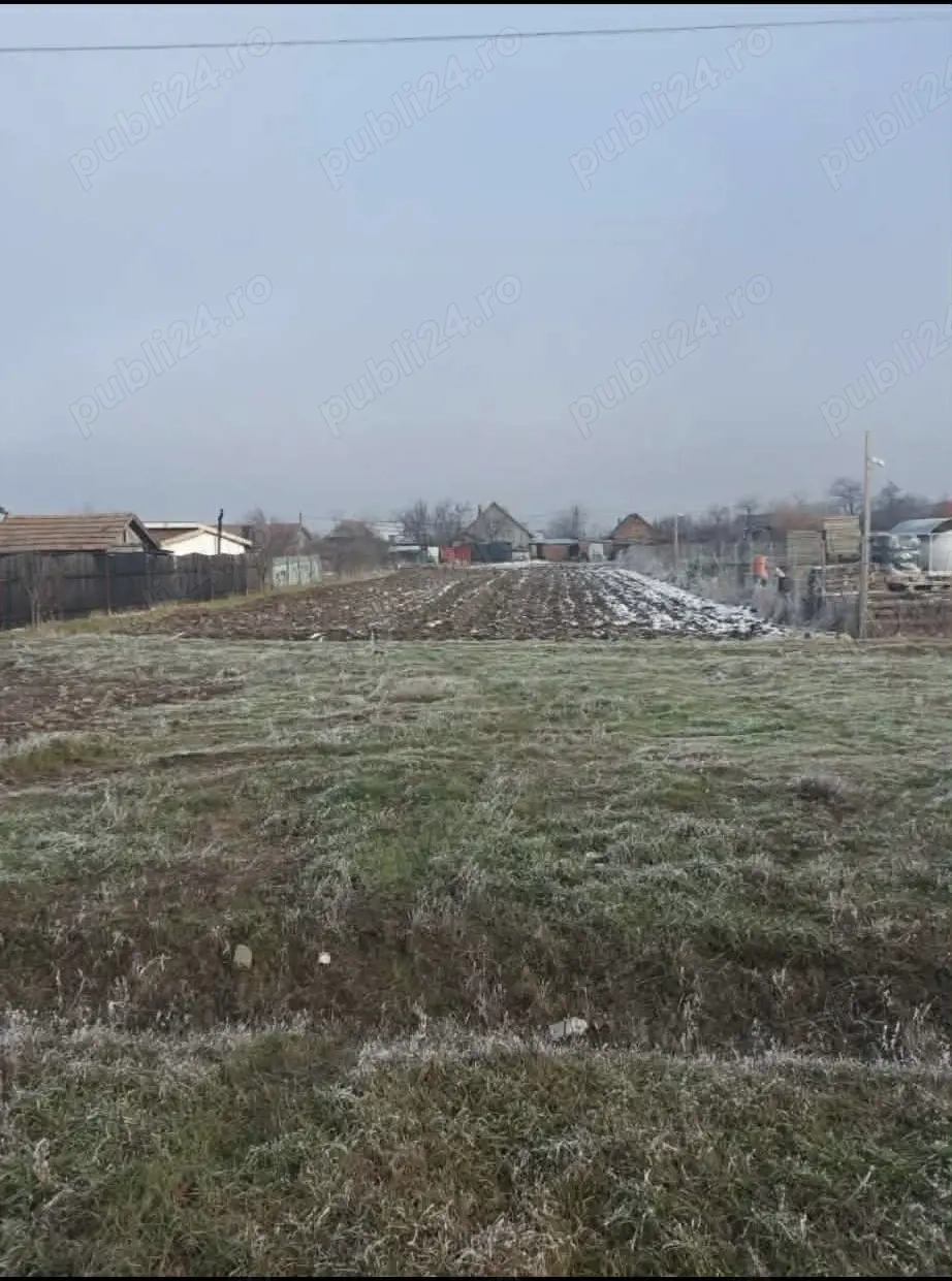 Teren intravilan de vânzare 