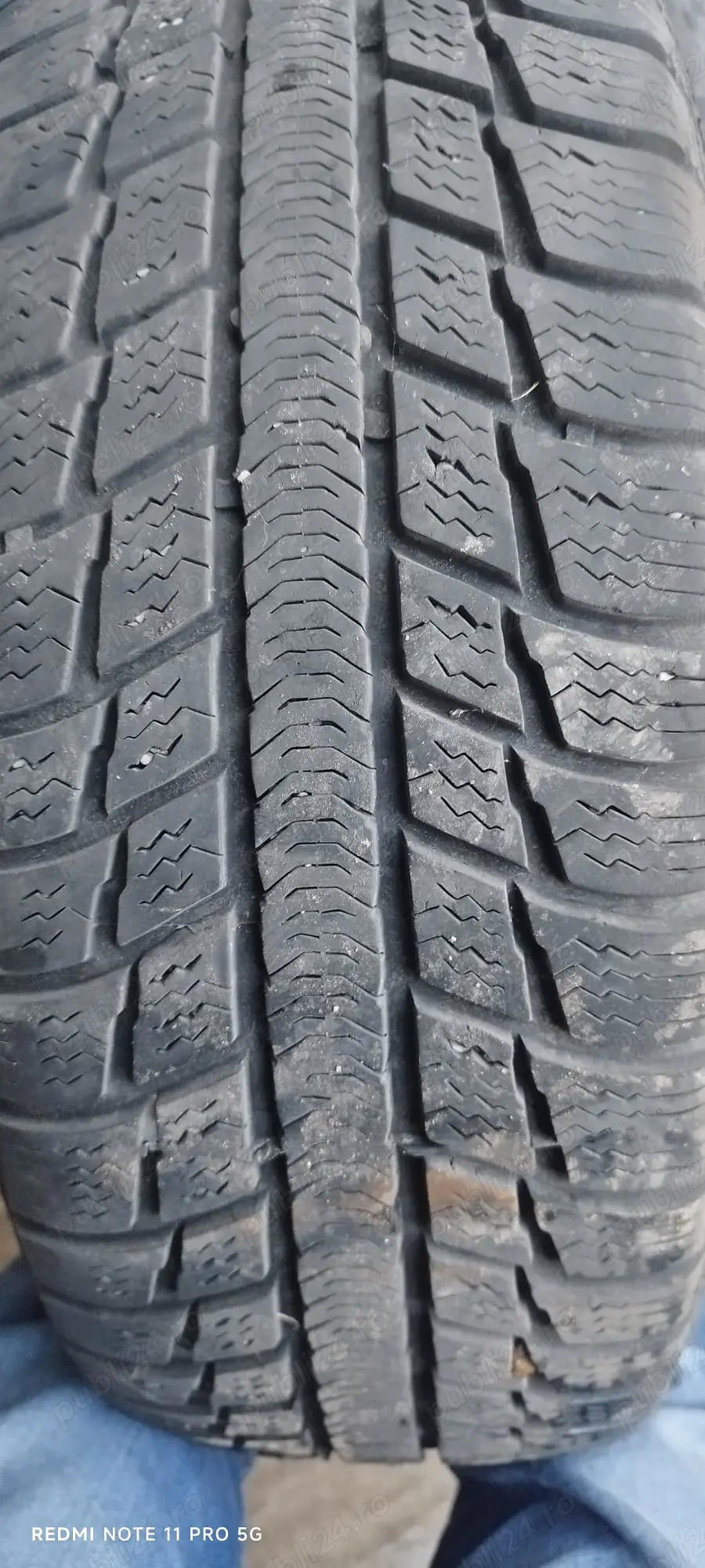 Vând jante echipate cu anvelope  205 55 r16. 