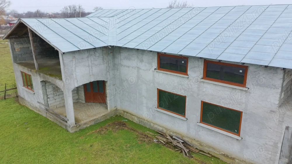 Casa mare la drumul județean+Teren 1487mp