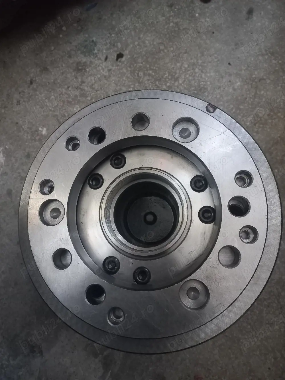 De vanzare Universal pentru Strung,  3 bacuri, diametru 250  mm