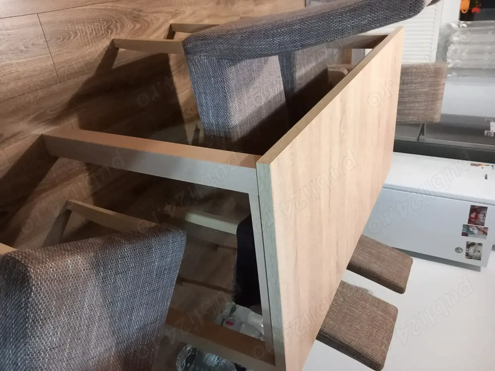 Vand masa extensibila cu 6 scaune tapitate 