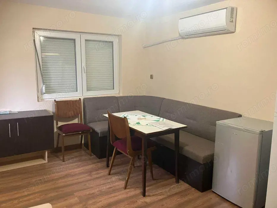 Garsonieră din zona Primăveri