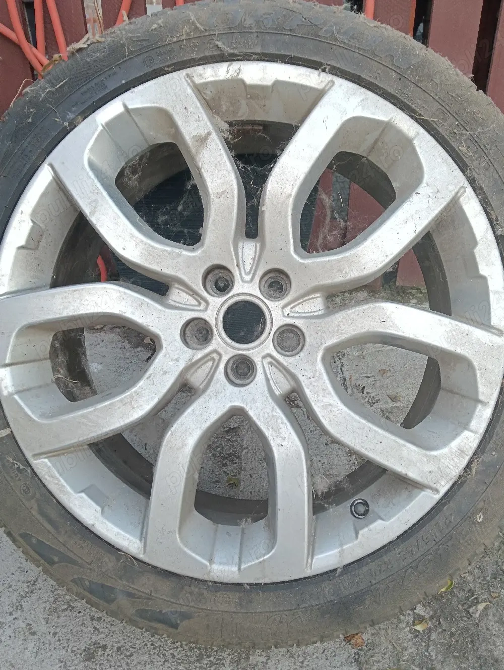 Vand o singură janta Range Rover Evoque