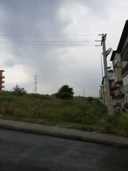 Vand TEREN BACIU, intravilan cu CF