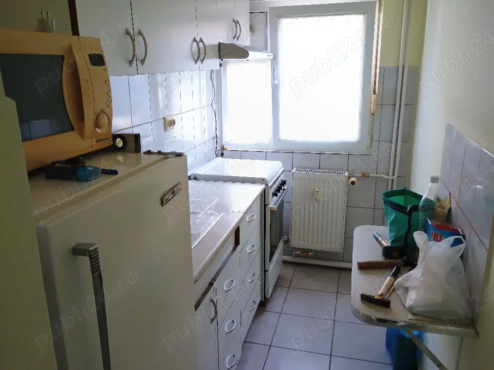 închiriez apartament cu două camere 