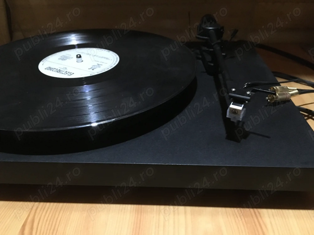Vând vinyl pick-up ProJect Debut II, picap,picup