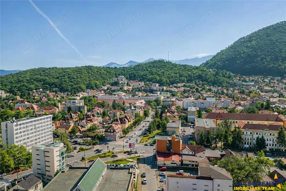 Distinctiv apartament, decomandat, 3camere, boxa, loc parcare, Central, Brasov