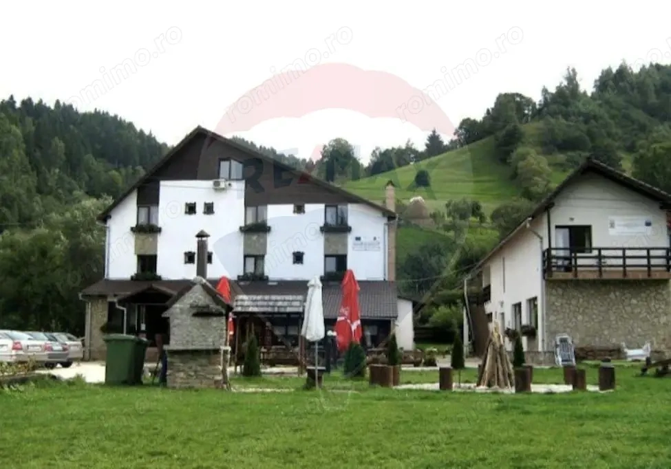 Hotel / Pensiune cu 18 camere de vânzare in Moieciu, Brasov