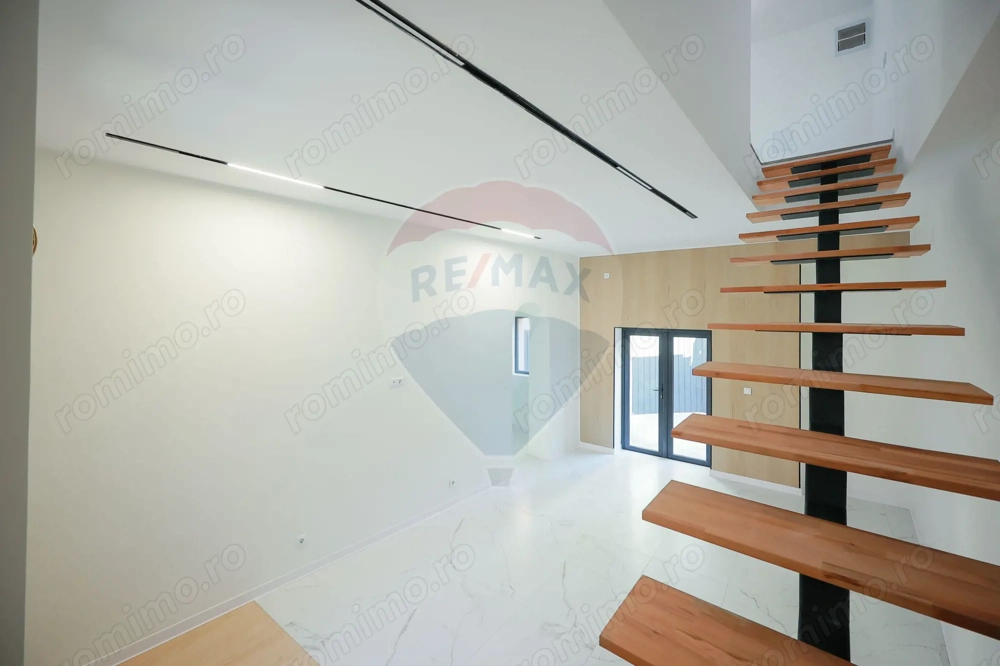 Apartament cu 4 camere de vânzare, ultracentral