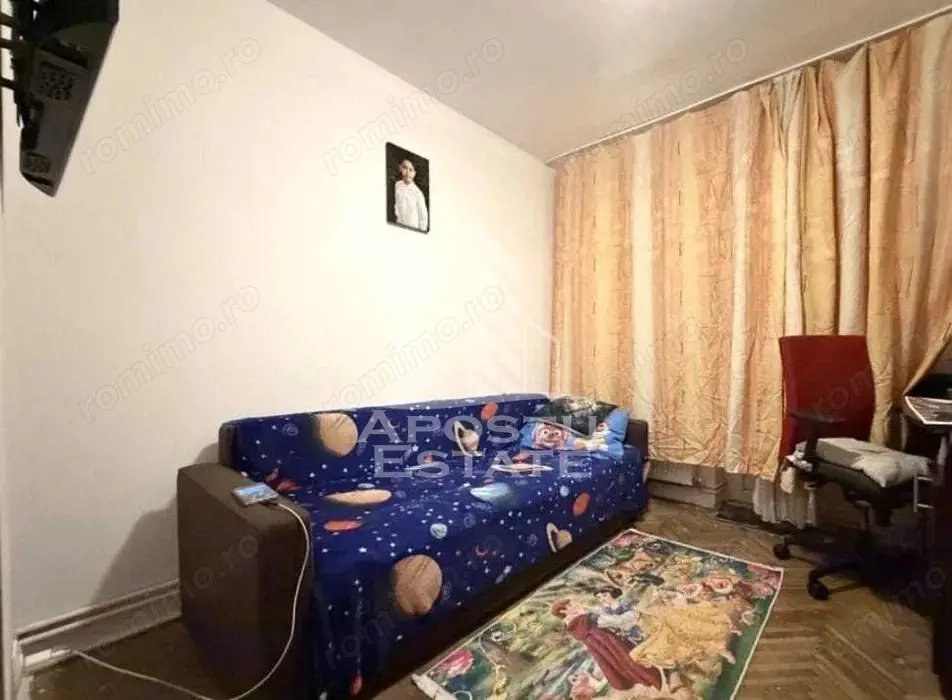 Apartament cu 3 camere de vanzare, etaj 3, zona Sagului, Timisoara