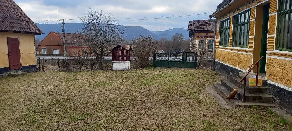 casa de vanzare lntre zam și săvârșin 6400 mp zona foarte bună 