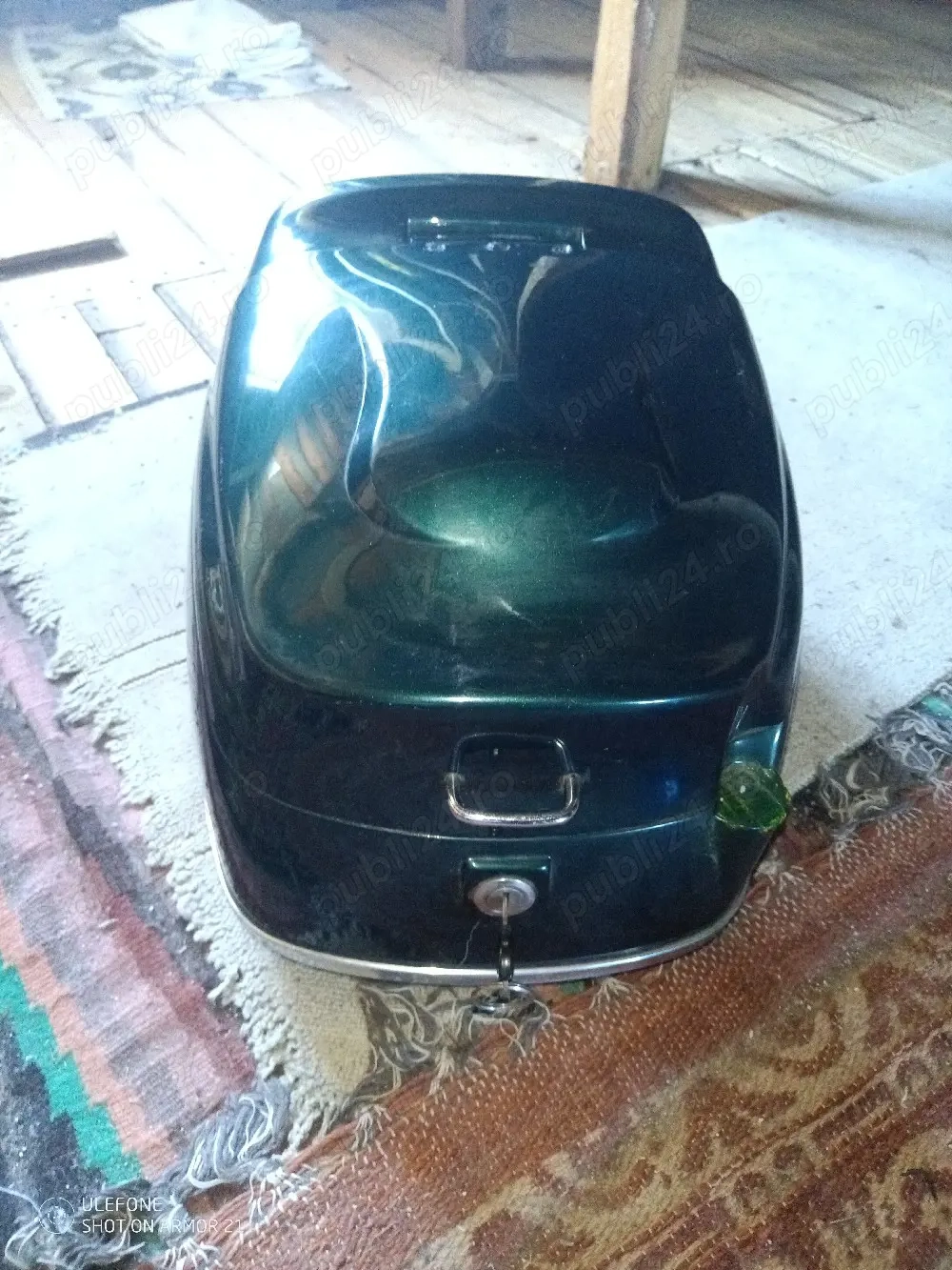 Portbagaj scuter (Top Case) Robust - Model Retro cu Spătar și Cheie