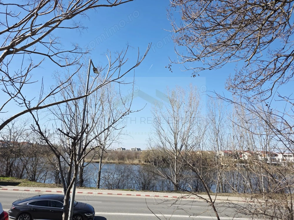 Depozit + 2600 mp teren