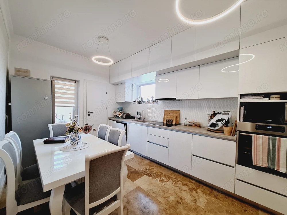 BRAYTIM. Dormitor la parter. 3 bai. Mobilata si utilata complet.