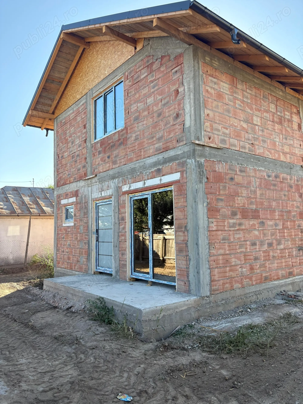 Casă P+M modernă la roșu