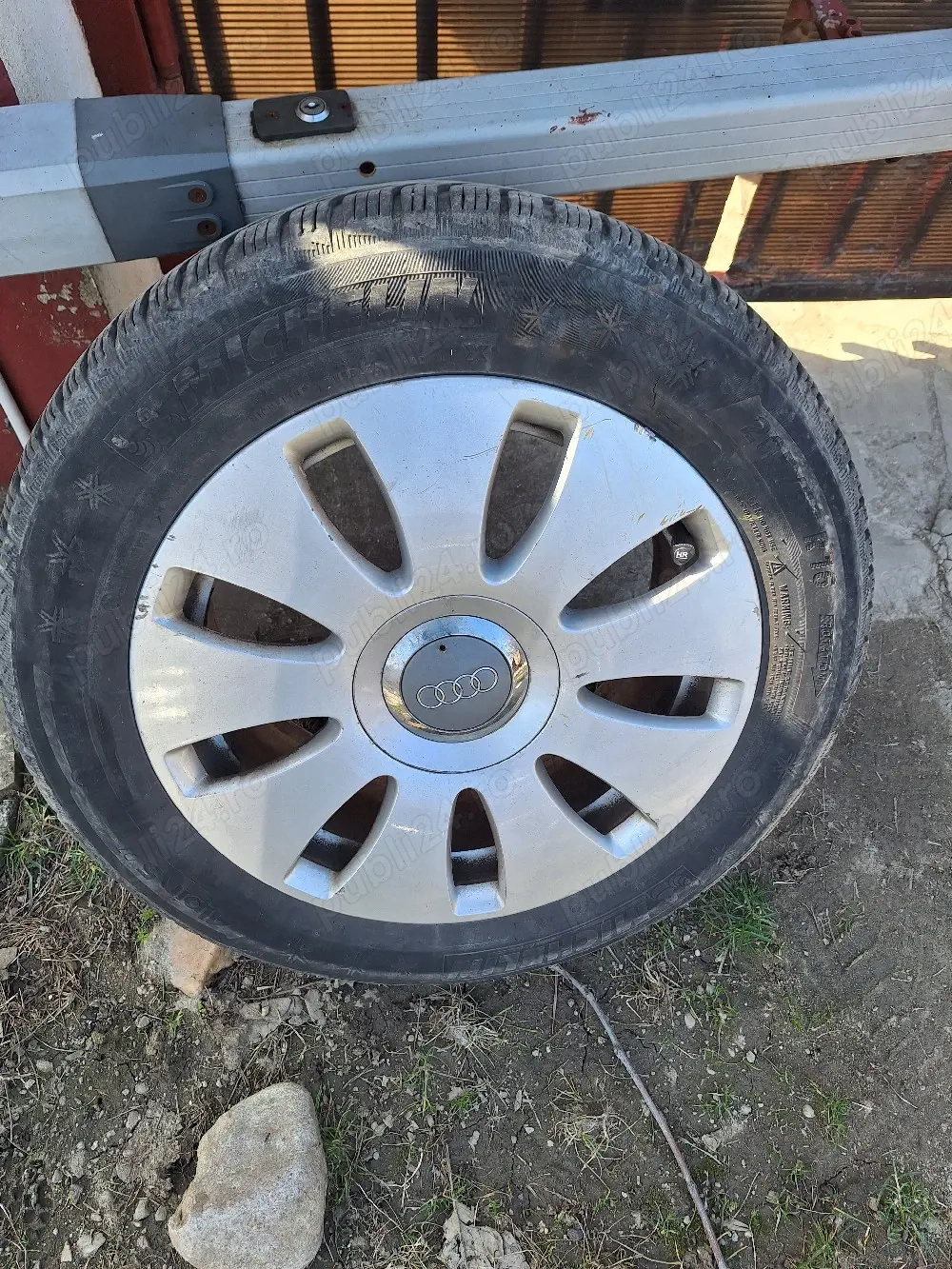 Vând jeante audi cu anvelope iarna