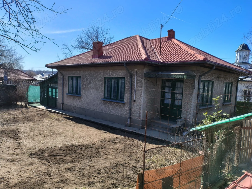 Vând  casă Moreni  Bulevardul Republicii 