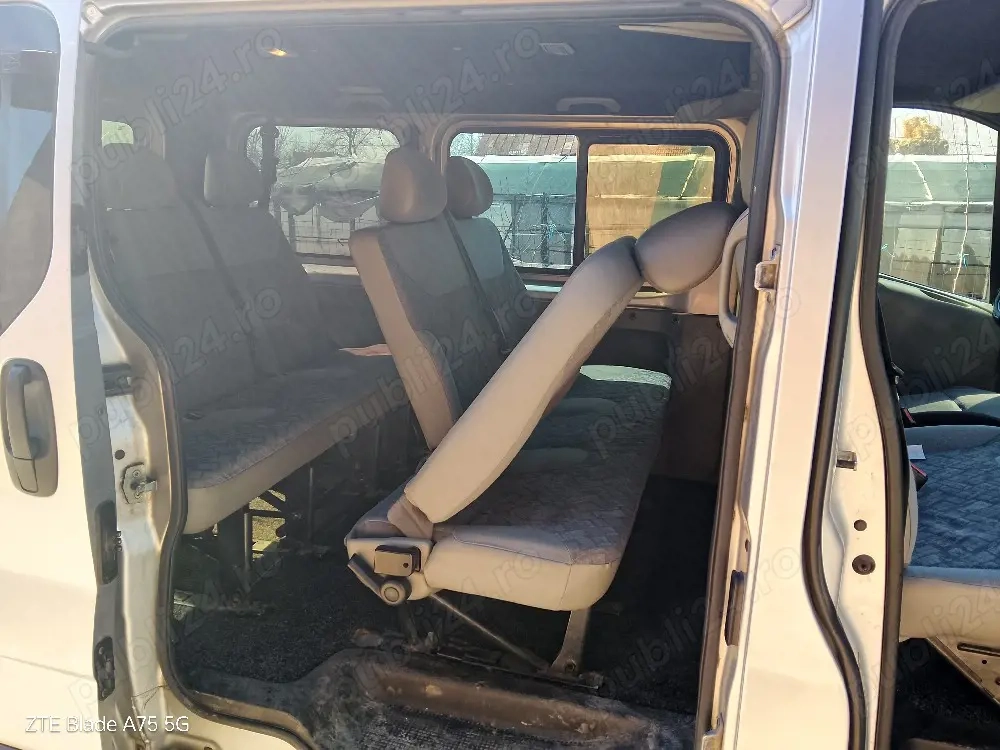 vand Opel vivaro 5+1 locuri