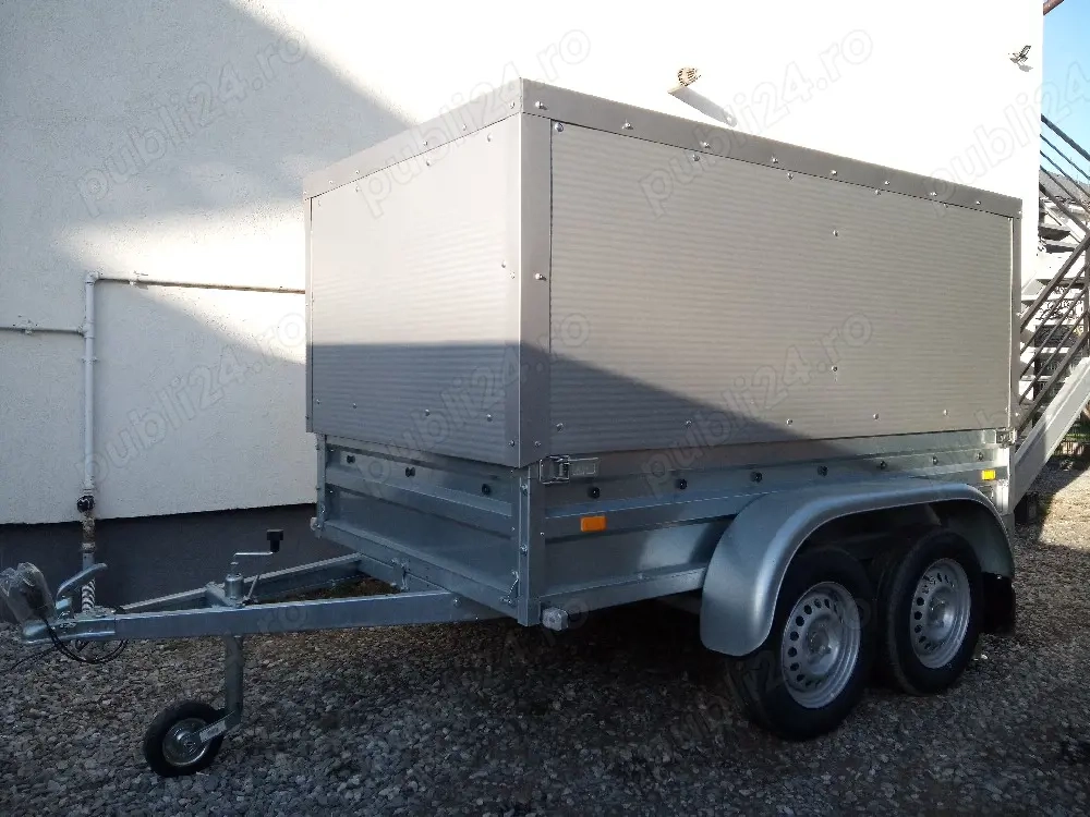 Vând remorca carosată categoria b 750kg . Nouă 