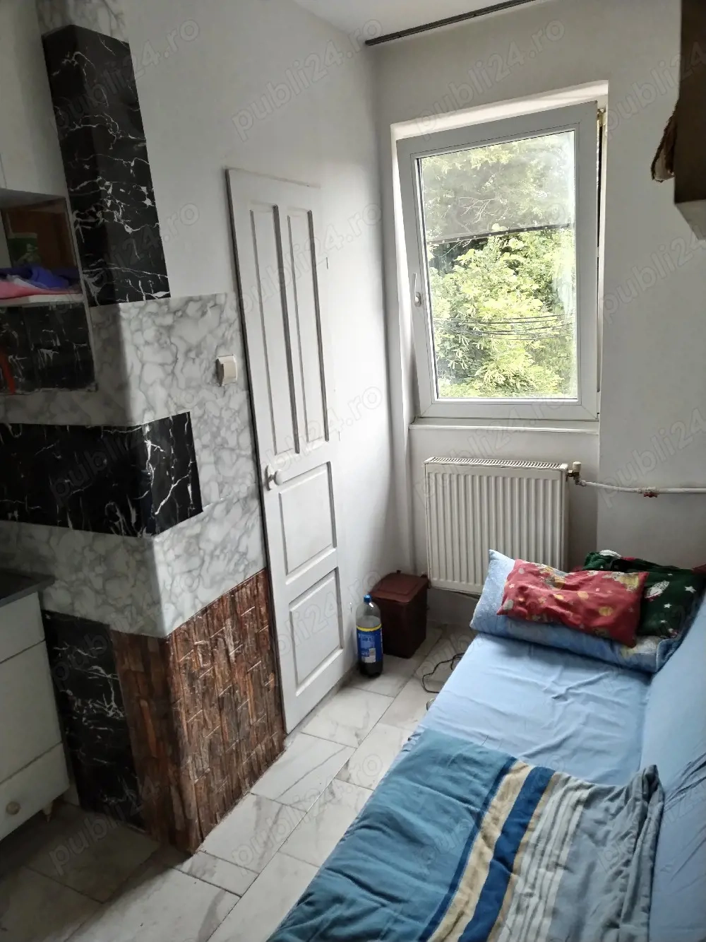 Vând sau dau chirie ieftin garsoniera central Oradea toate utilitățile suprafață 9m este în regula 