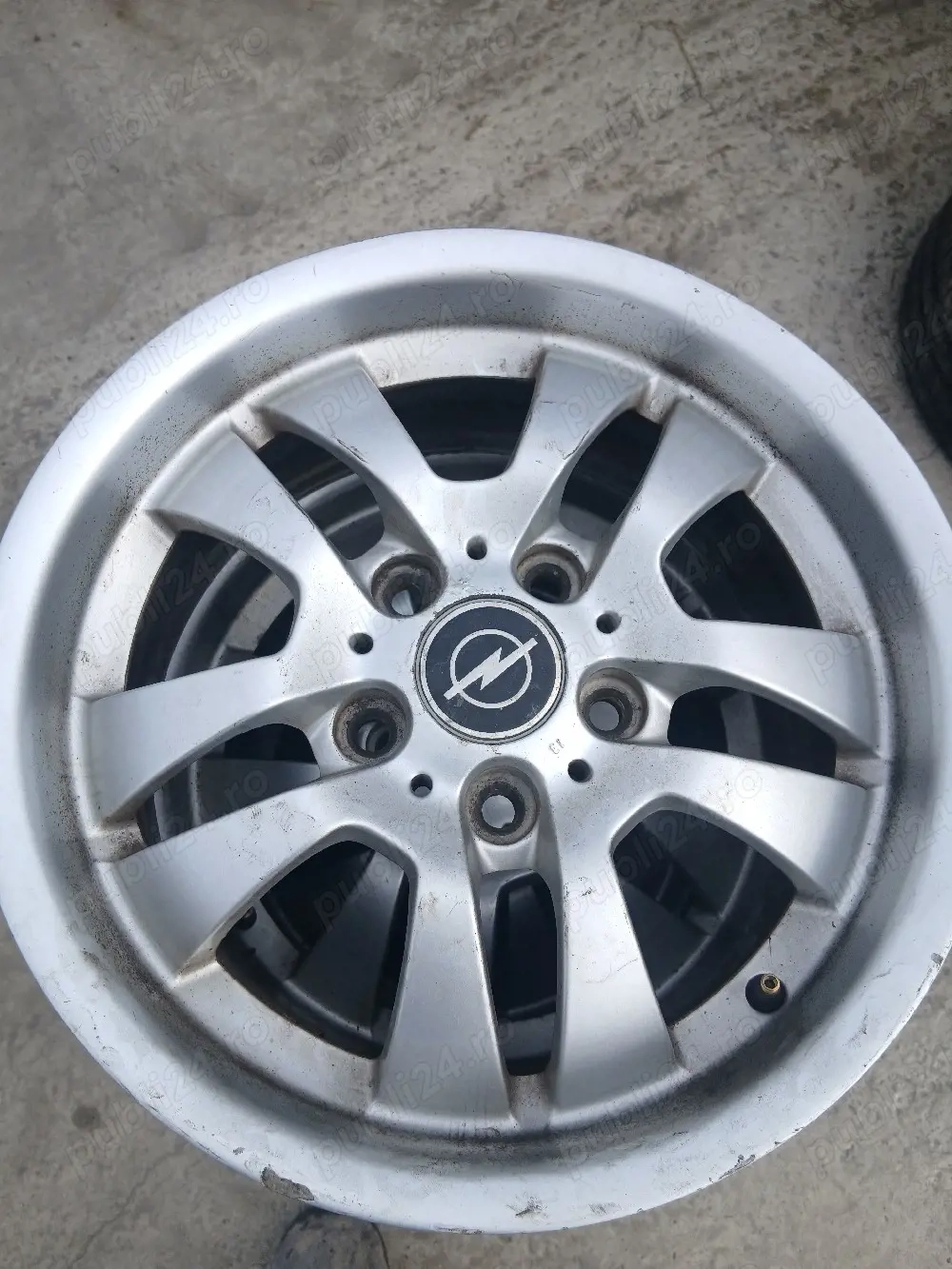 vând genți pe 16 de bmw în starea bună preț 100 euro 