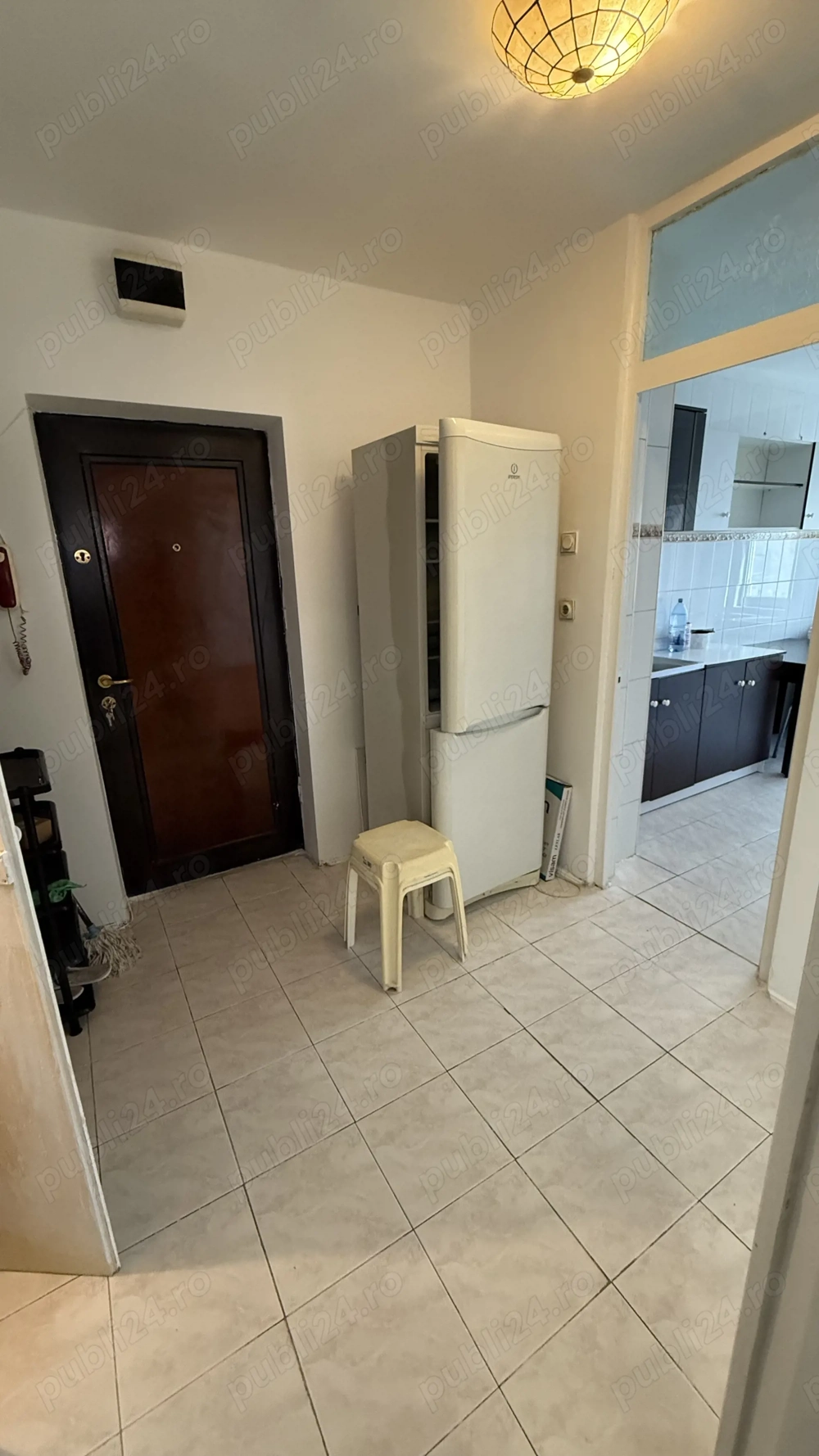 Vitan Mall, decomandata, nemobilata