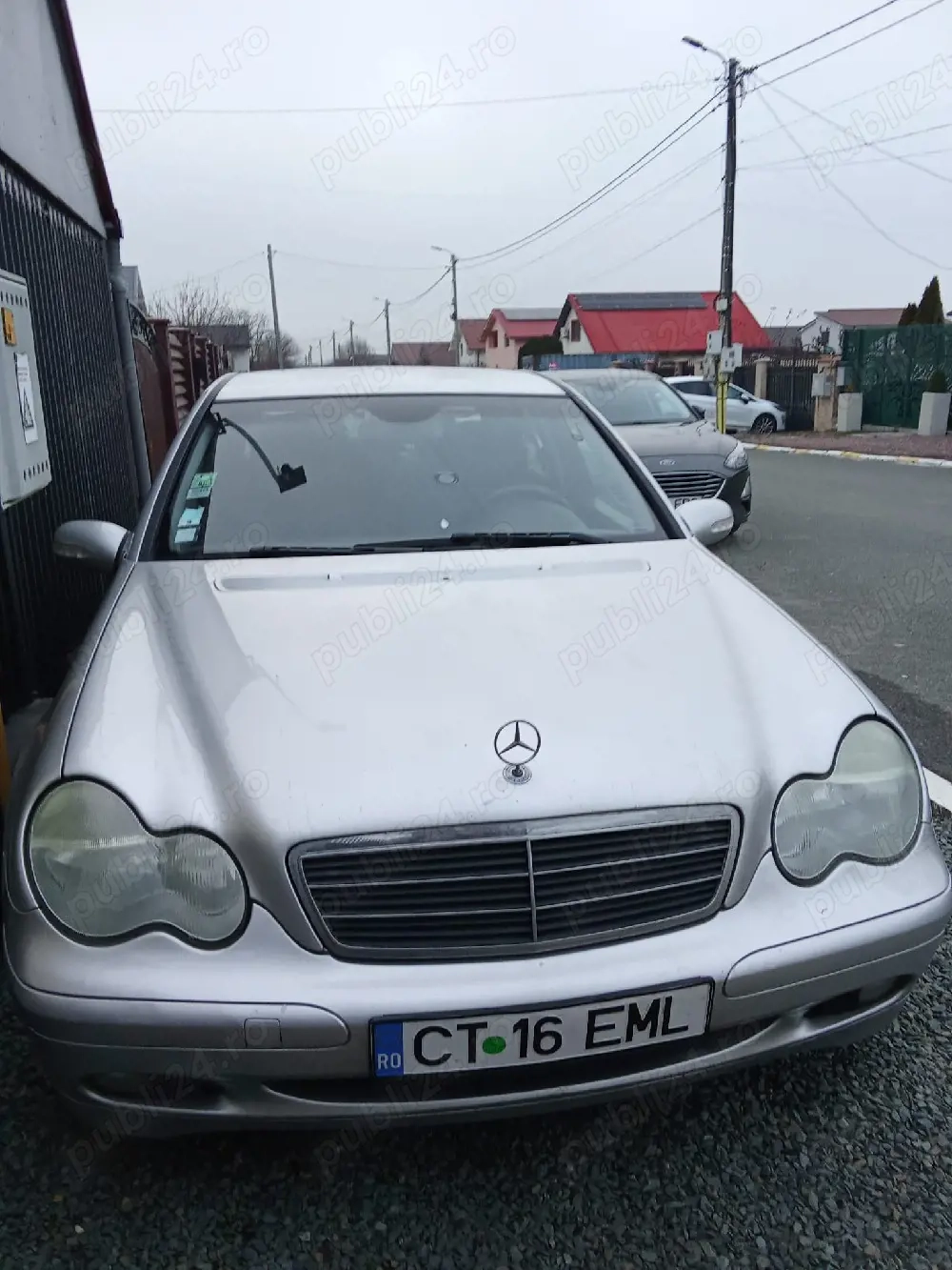 vând Mercedes c200