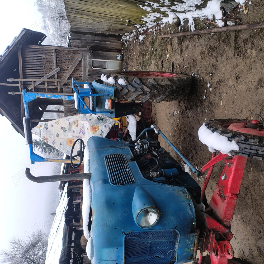 Vând tractor și samanatoare mecanica 