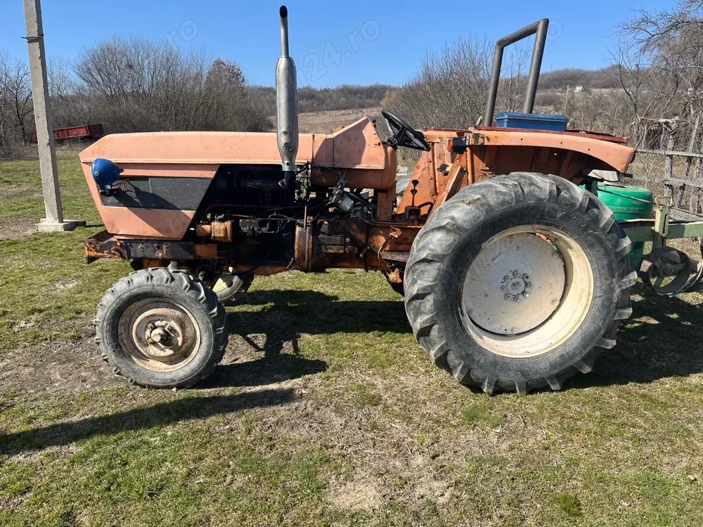 Tractor agricol Renault inscris cu ITP si asigurare + plug 