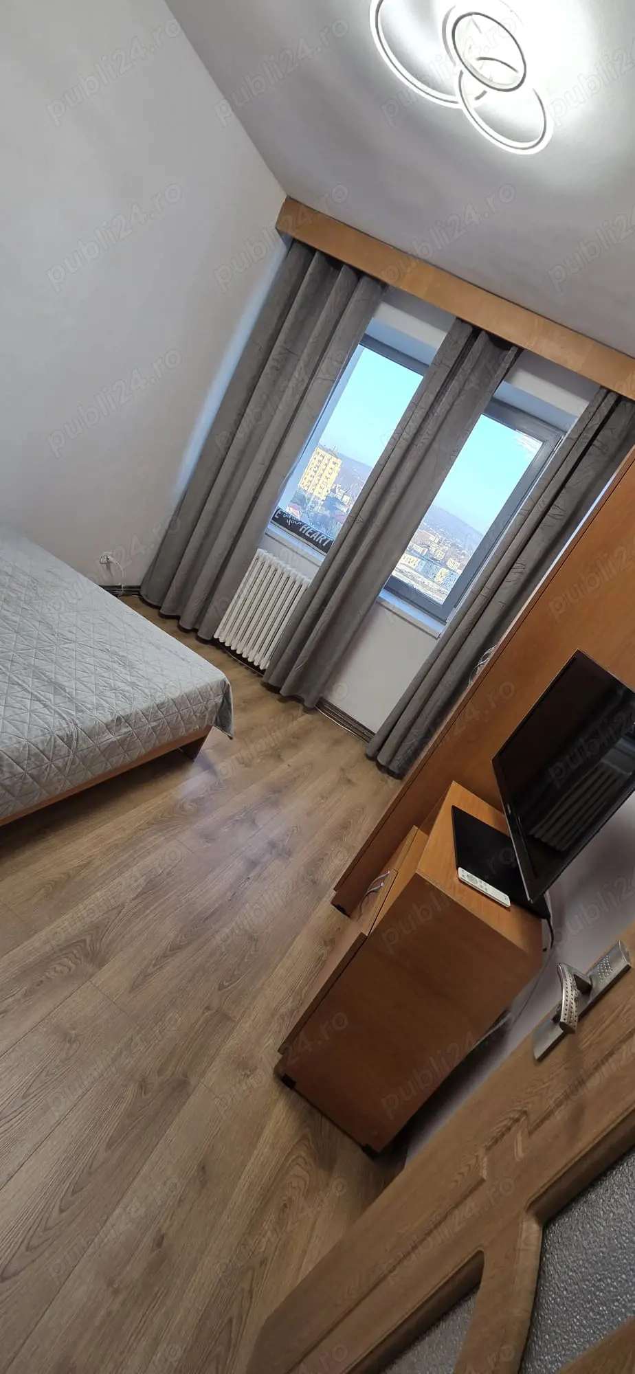 Inchiriez apartament 3 camere decomandat