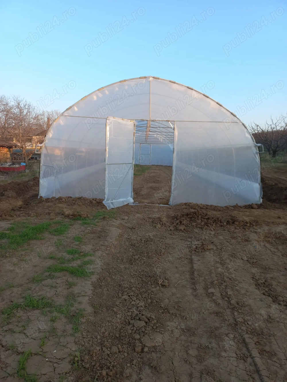 Distribuim solarii gradina profesionale structura galvanizata folie UV 180 microni garantie 3 ani la