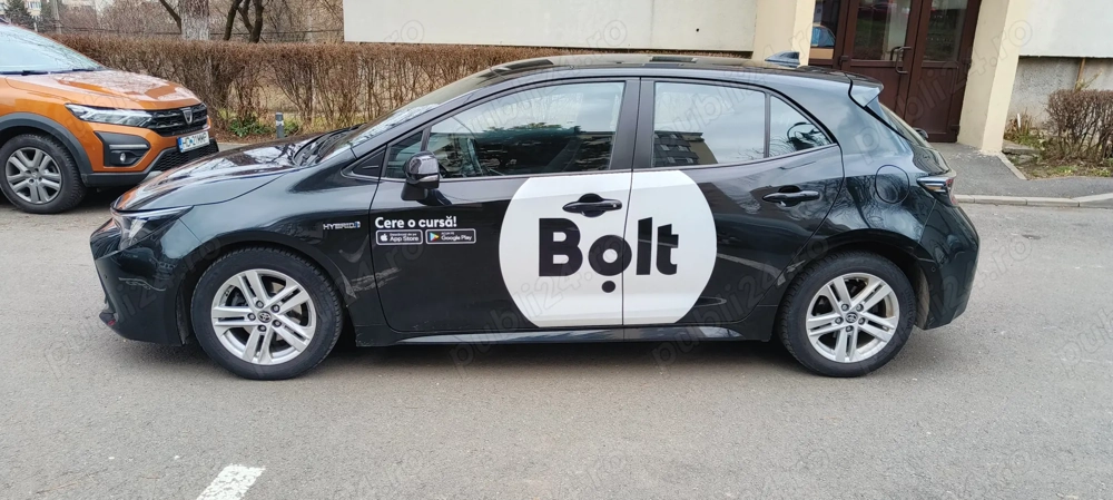 Vând Toyota Corolla 1.8 Hybrid 122 CP, an 2020, hatchback, mașină Bolt