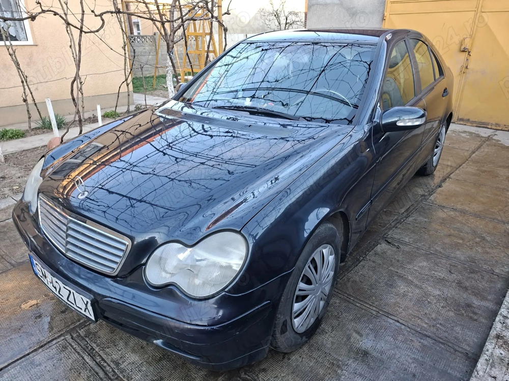 Vand Mercedes C200 Kompressor, an 2001, benzina.